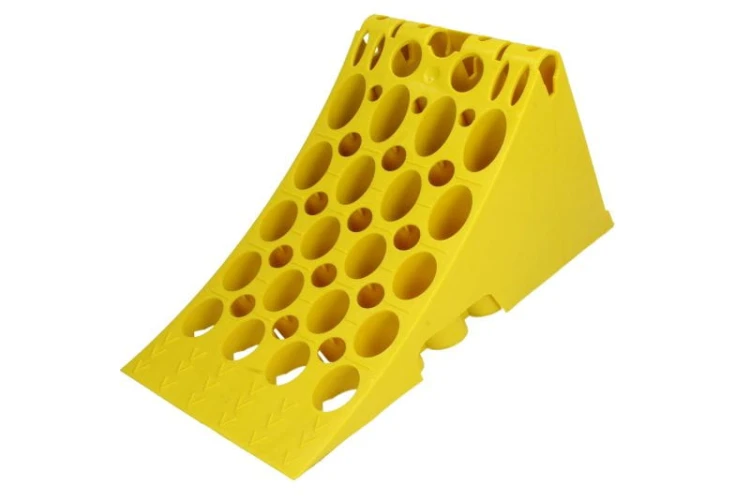 Klin Pod Koła L=470mm Plastikowy Do Samochodów Ciężarowych 260141652 KLN001.jpg
