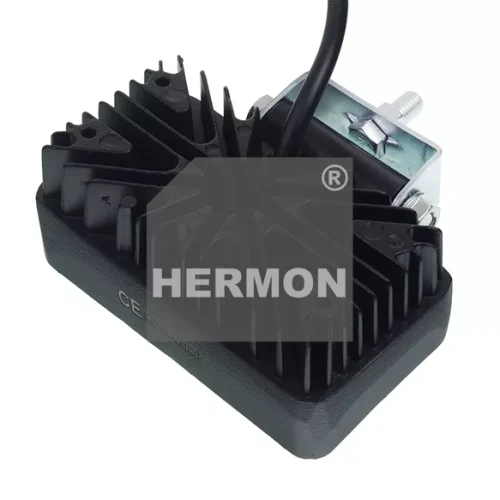 LAMPA ROBOCZA LEDOWA SZEROKA 3 LED, MOCNA 3X10W, 12-36V, 110X80X46MM, 1200 LM, OBUDOWA ALUM. 2.webp