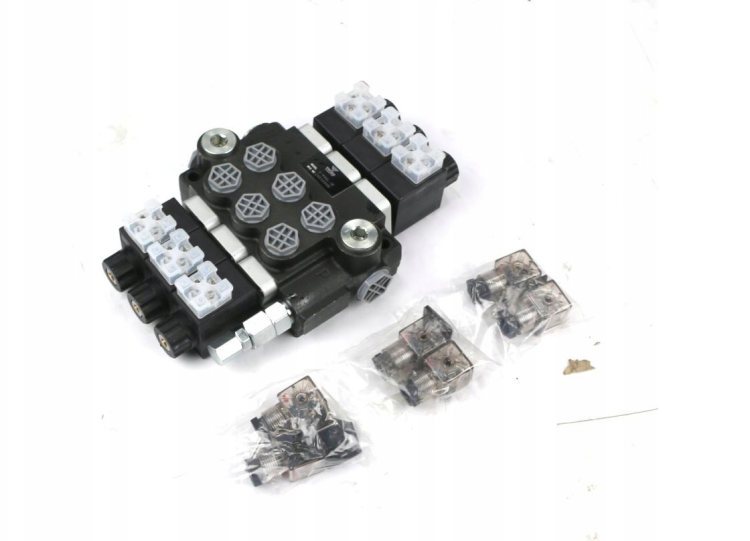 Rozdzielacz hydrauliczny 3-sekcyjny sterowany elektrycznie 12V 40L VOIMA 2.png